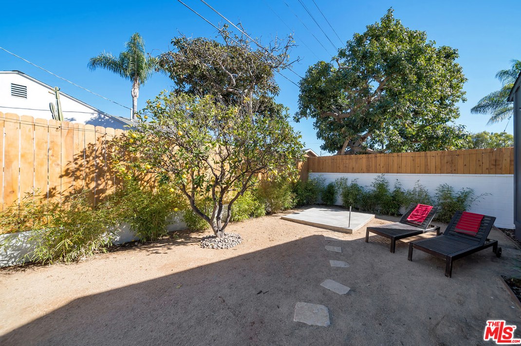 8806 Bleriot Ave, Los Angeles CA  90045-4108 exterior