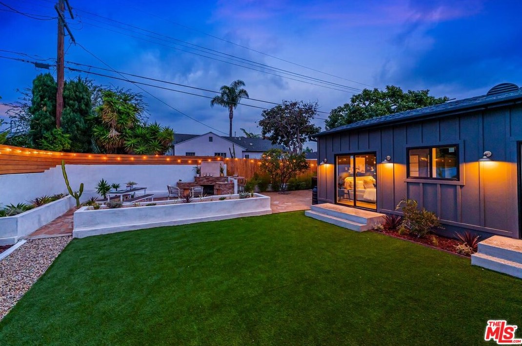8806 Bleriot Ave, Los Angeles CA  90045-4108 exterior