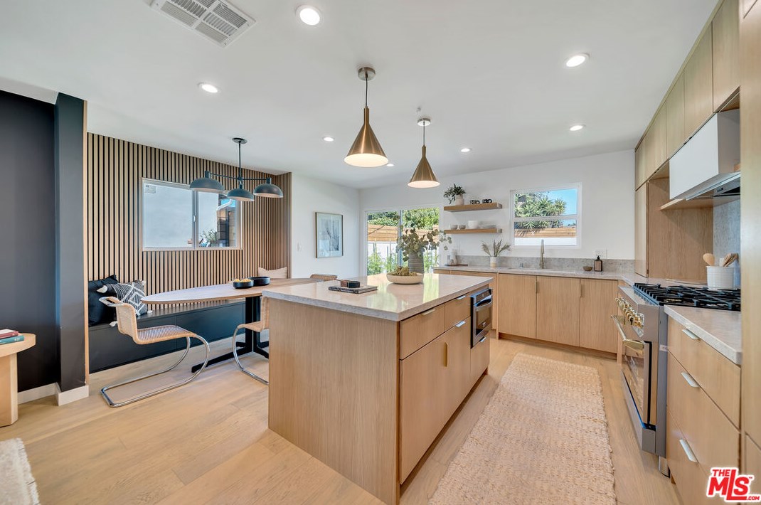 8806 Bleriot Ave, Los Angeles CA  90045-4108 exterior