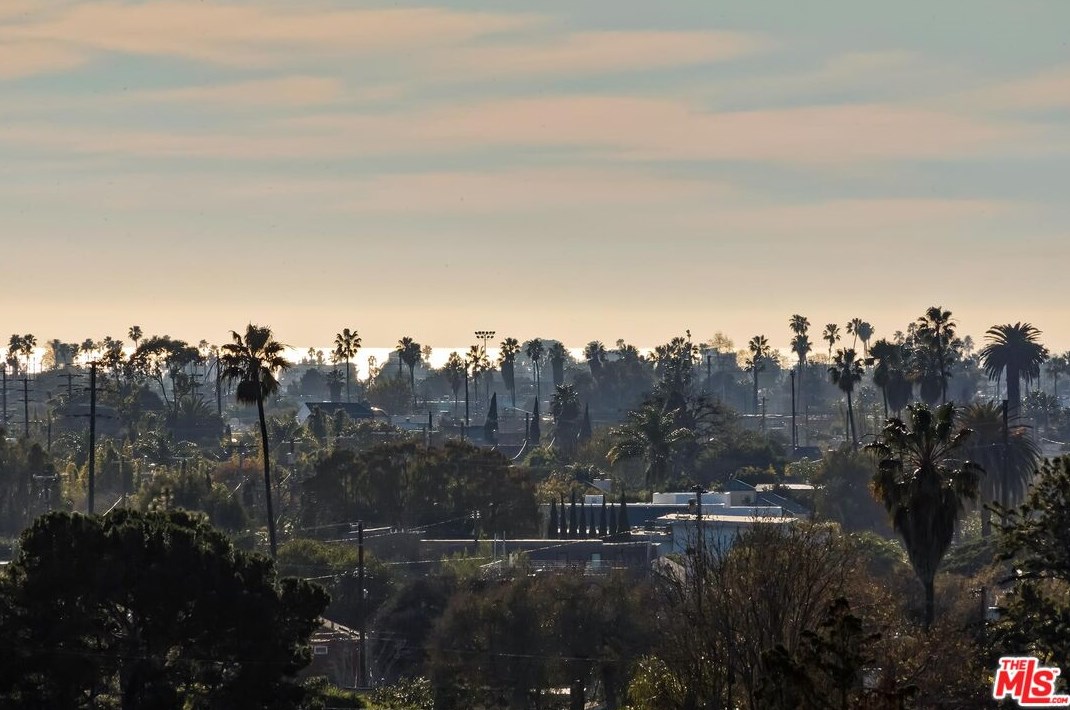 3453 Moore St, Los Angeles CA  90066-1705 exterior