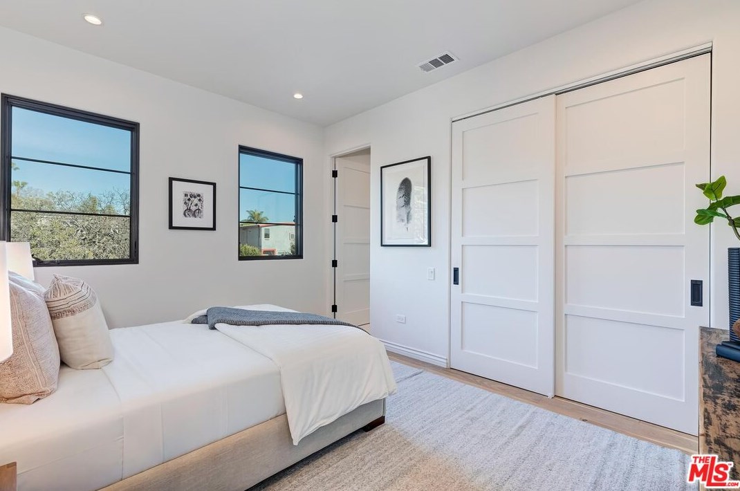 3453 Moore St, Los Angeles CA  90066-1705 exterior