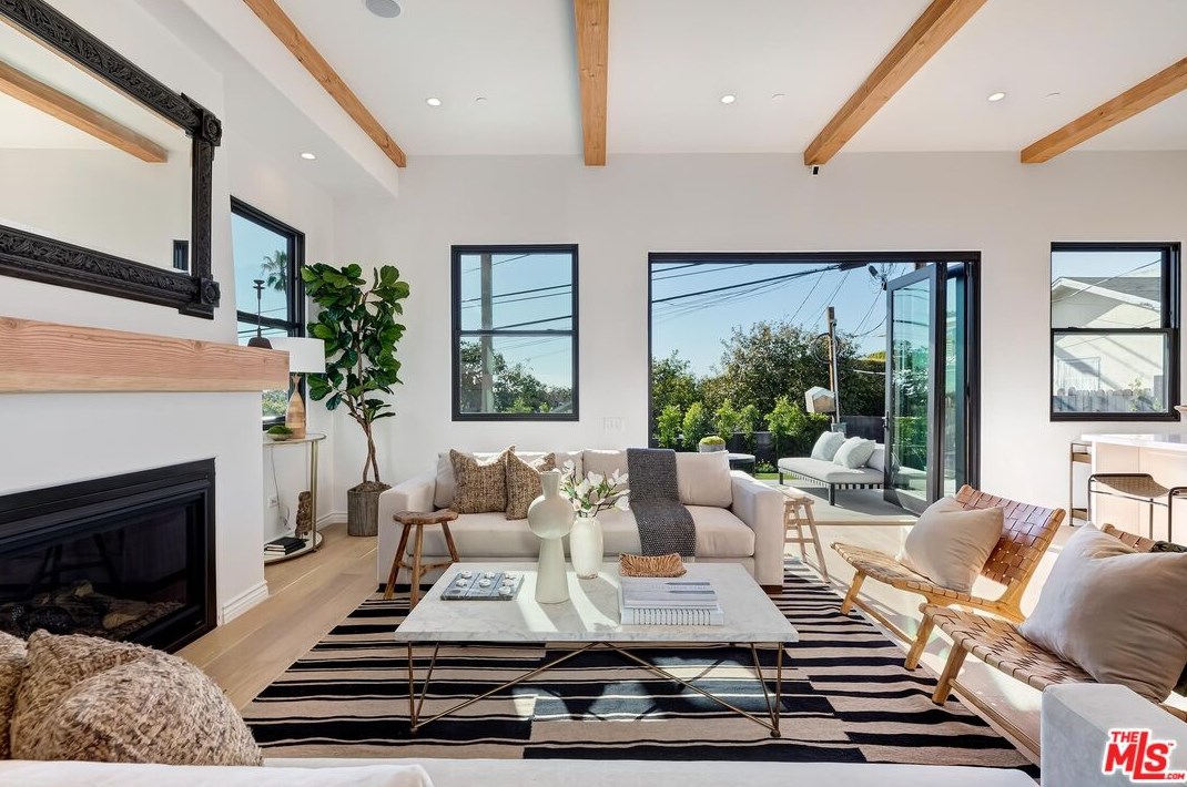 3453 Moore St, Los Angeles CA  90066-1705 exterior