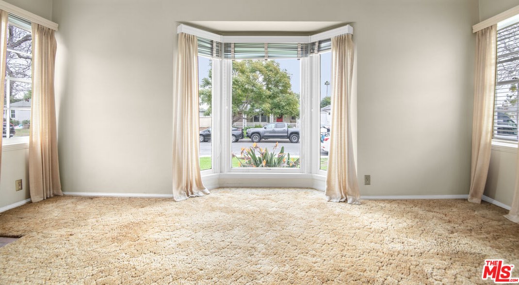 7917 Glider Ave, Los Angeles CA  90045-3049 exterior