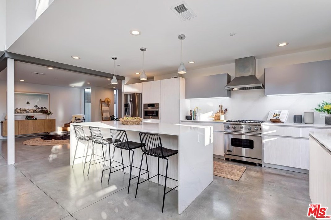 8899 Hubbard St, Los Angeles CA  90232-2401 exterior