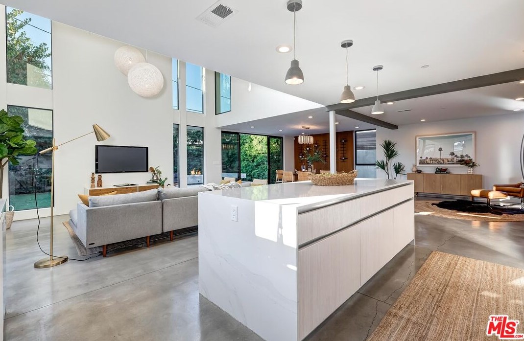 8899 Hubbard St, Los Angeles CA  90232-2401 exterior