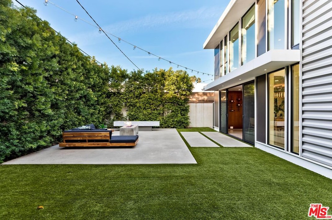 8899 Hubbard St, Los Angeles CA  90232-2401 exterior