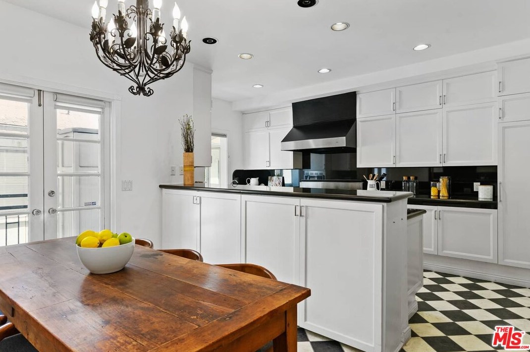 10759 Ashton Ave, Los Angeles CA 90024-5047 exterior