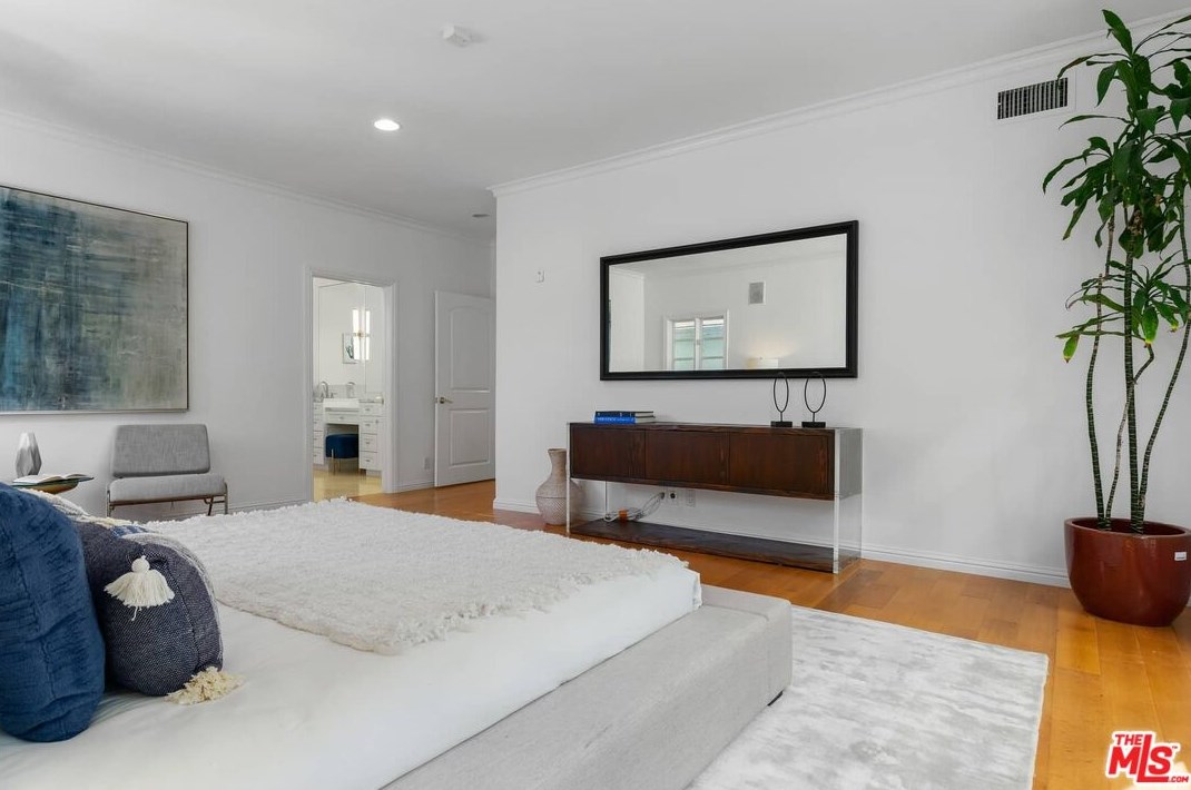 10759 Ashton Ave, Los Angeles CA 90024-5047 exterior