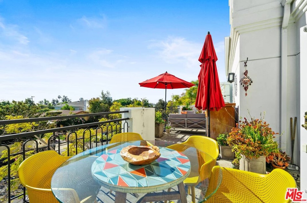 10759 Ashton Ave, Los Angeles CA 90024-5047 exterior