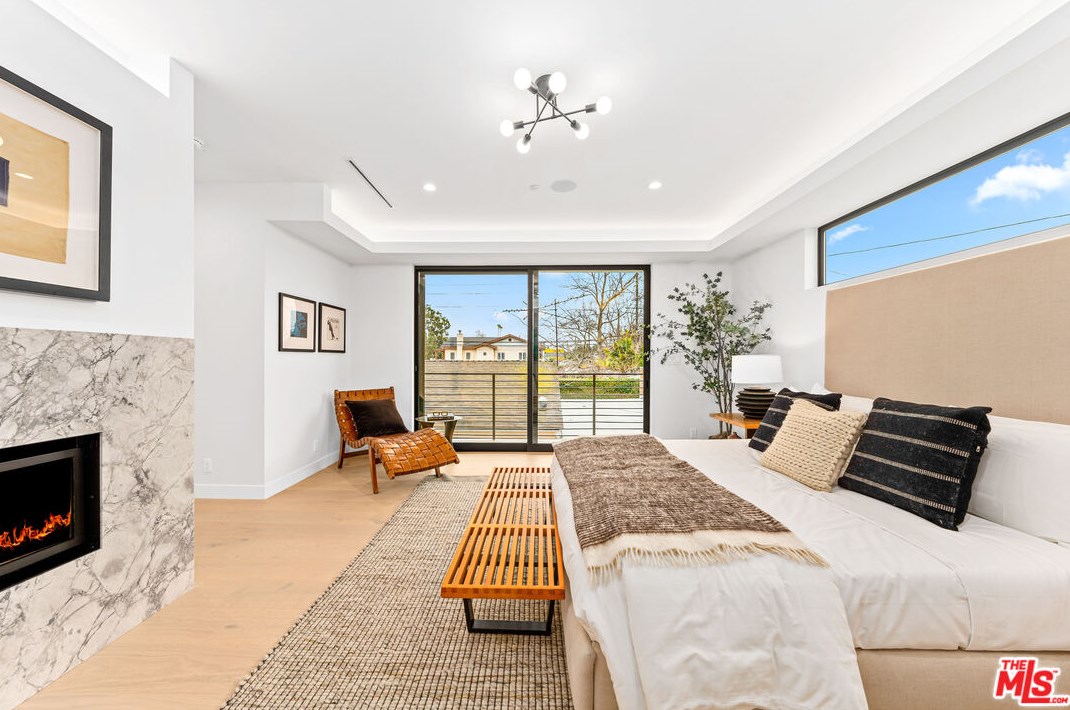 3489 Ashwood Ave, Los Angeles CA  90066-2201 exterior