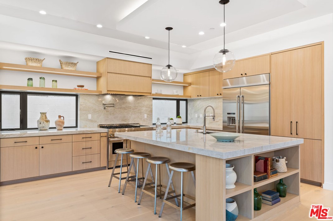 3489 Ashwood Ave, Los Angeles CA  90066-2201 exterior