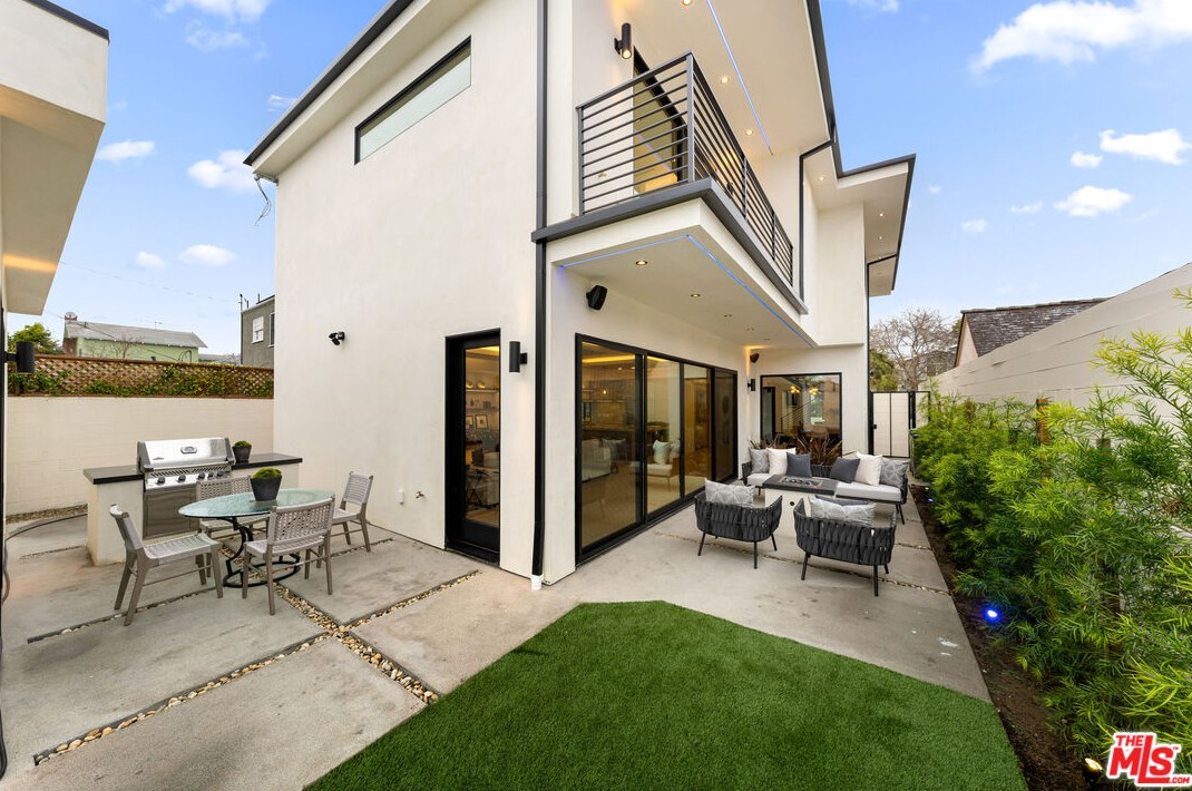 3489 Ashwood Ave, Los Angeles CA  90066-2201 exterior