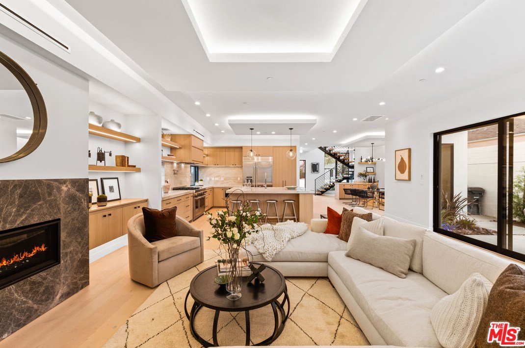 3489 Ashwood Ave, Los Angeles CA  90066-2201 exterior