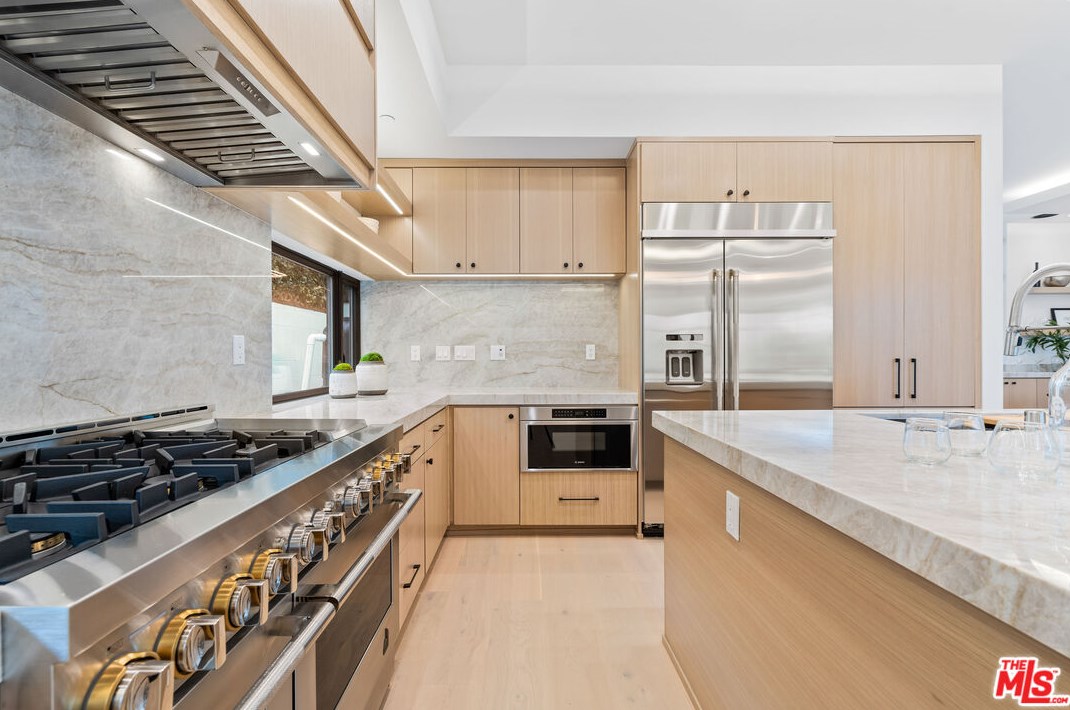 3489 Ashwood Ave, Los Angeles CA  90066-2201 exterior