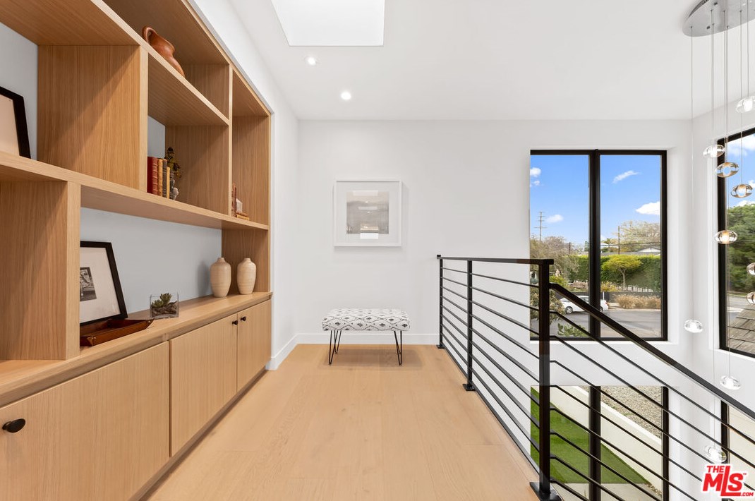 3489 Ashwood Ave, Los Angeles CA  90066-2201 exterior