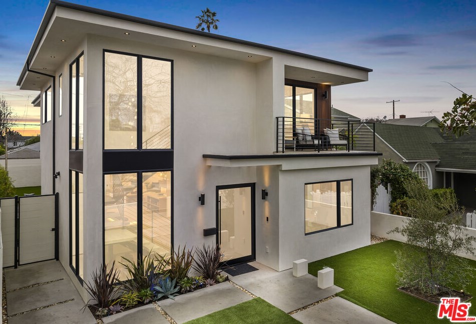 3489 Ashwood Ave, Los Angeles CA  90066-2201 exterior