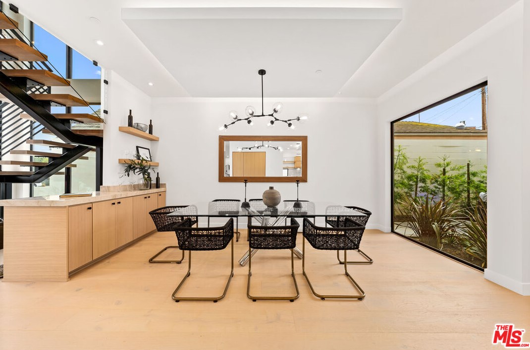 3489 Ashwood Ave, Los Angeles CA  90066-2201 exterior