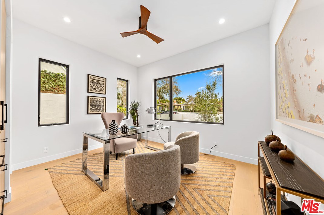 3489 Ashwood Ave, Los Angeles CA  90066-2201 exterior