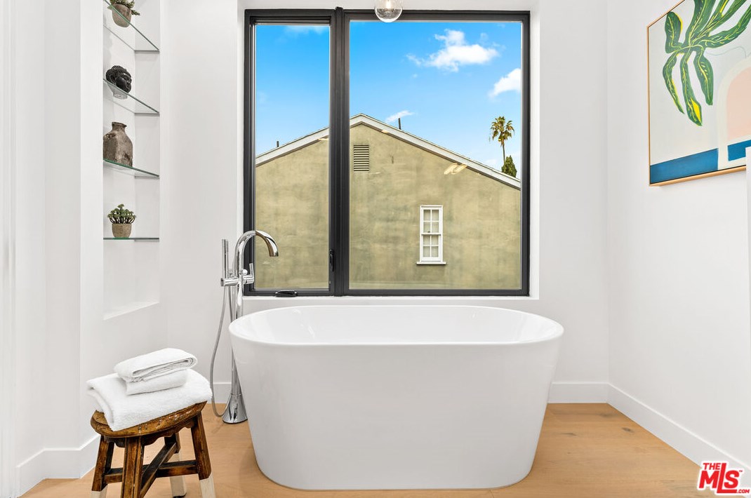 3489 Ashwood Ave, Los Angeles CA  90066-2201 exterior