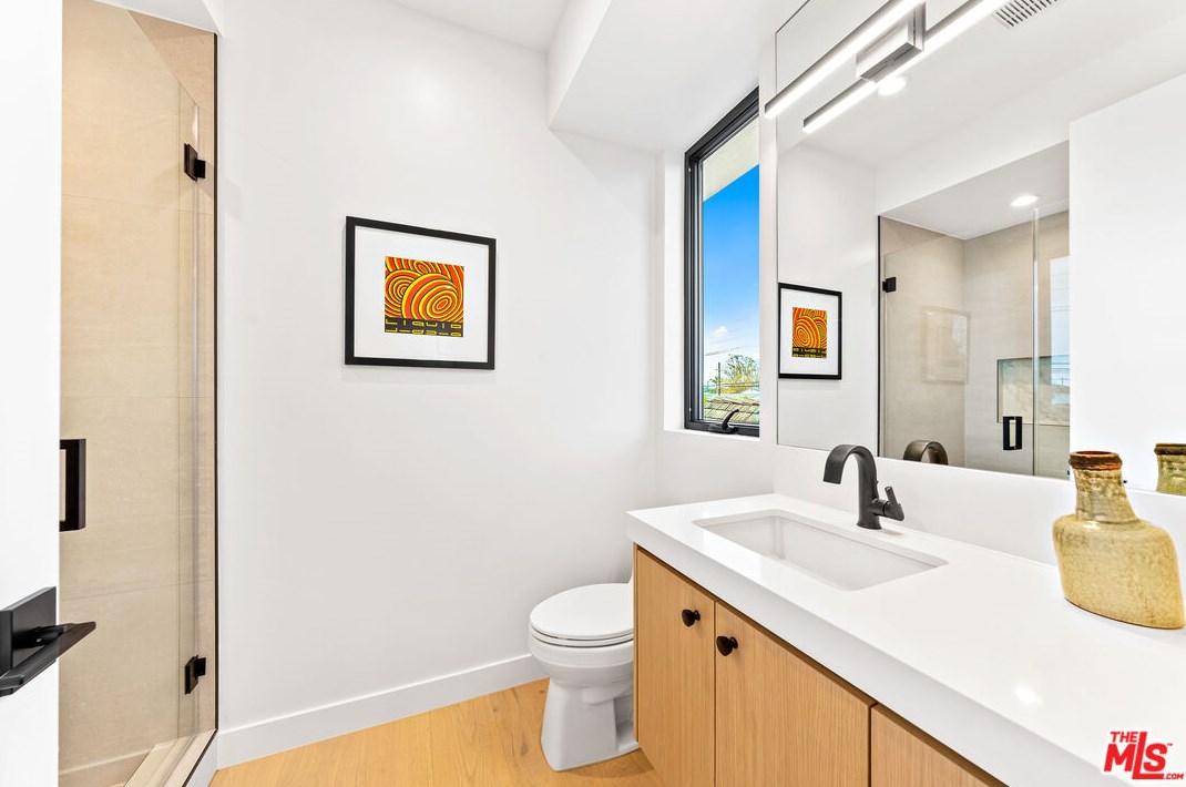 3489 Ashwood Ave, Los Angeles CA  90066-2201 exterior