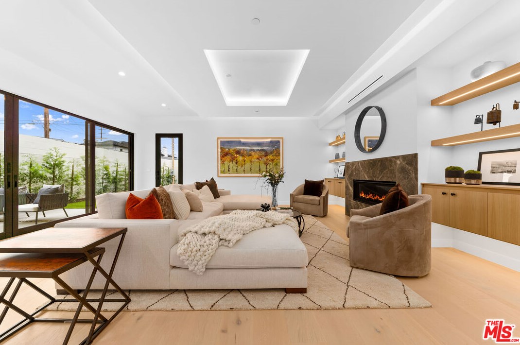 3489 Ashwood Ave, Los Angeles CA  90066-2201 exterior