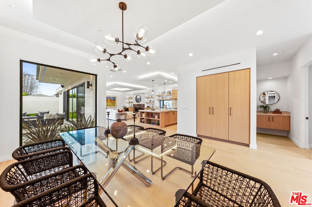 3489 Ashwood Ave, Los Angeles CA  90066-2201 exterior