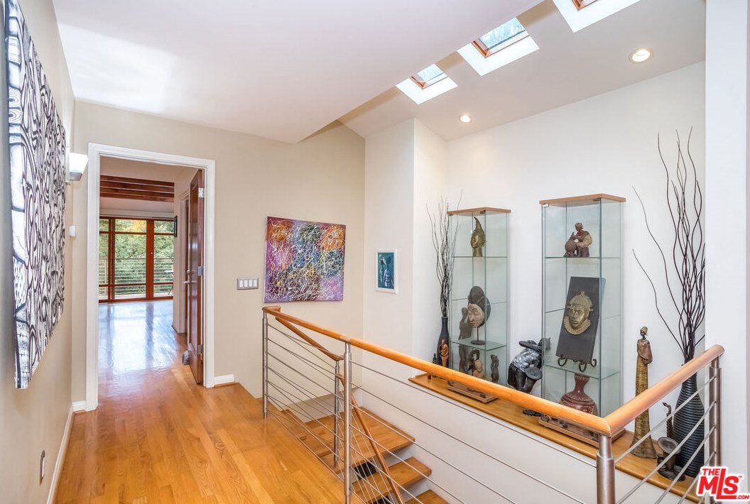 8783 Lookout Mountain Ave, Los Angeles CA  90046-1861 exterior