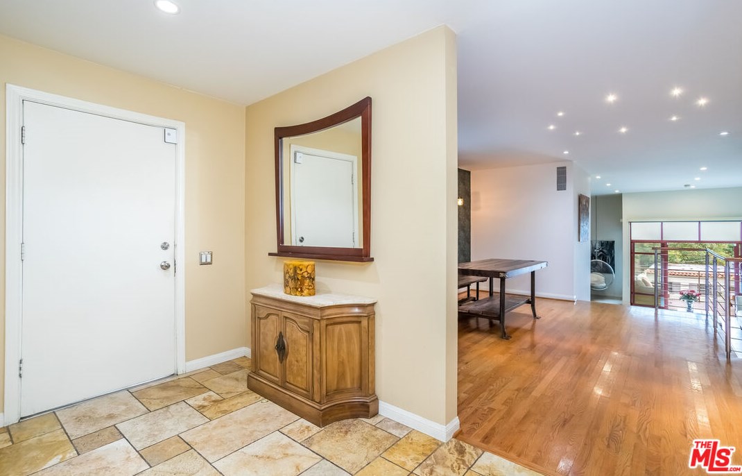 8783 Lookout Mountain Ave, Los Angeles CA  90046-1861 exterior