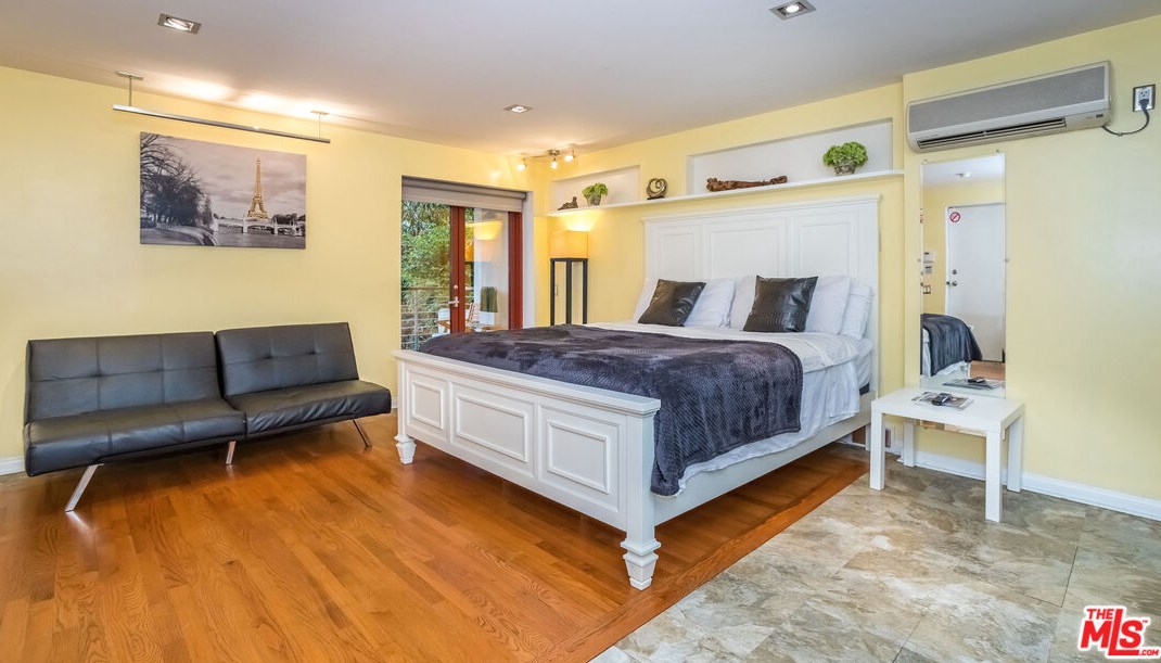 8783 Lookout Mountain Ave, Los Angeles CA  90046-1861 exterior