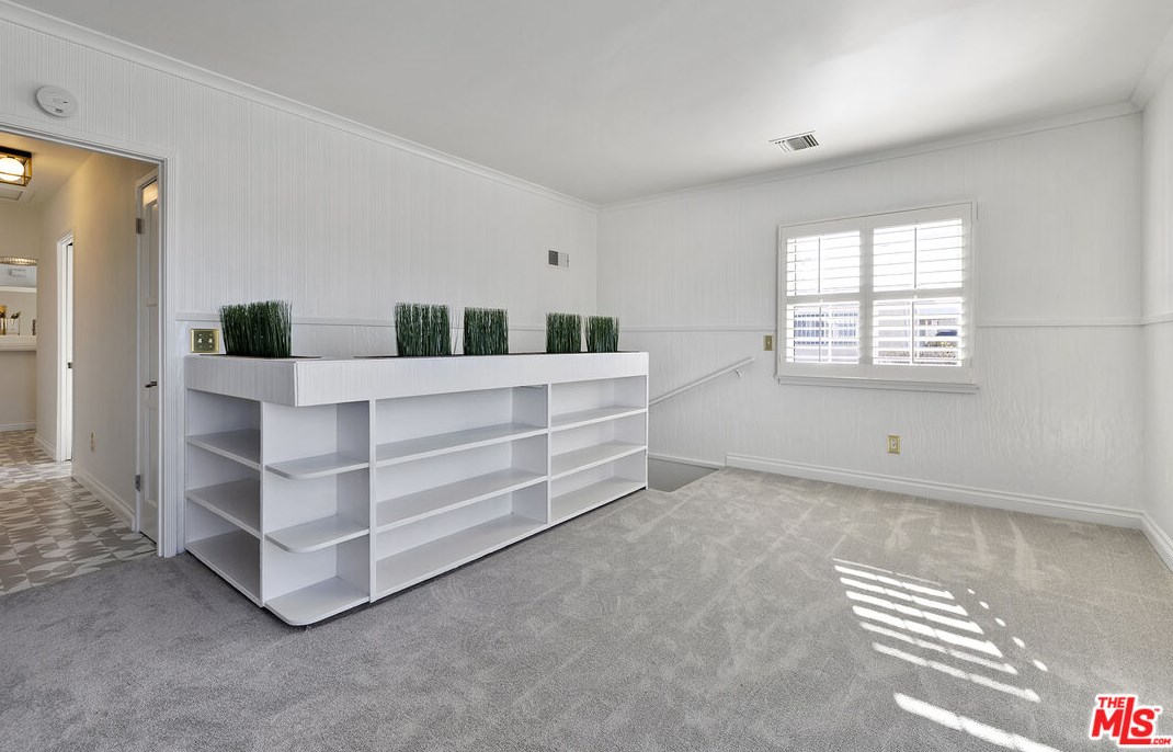 9237 Harvard Blvd, Los Angeles CA  90047-3802 exterior