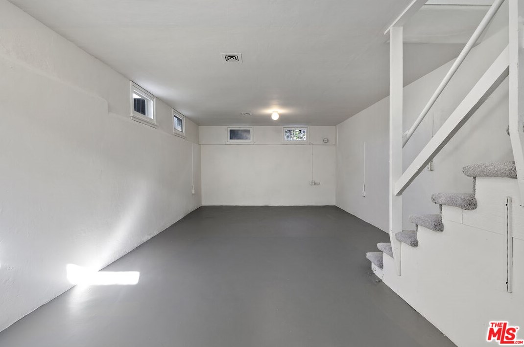 9237 Harvard Blvd, Los Angeles CA  90047-3802 exterior