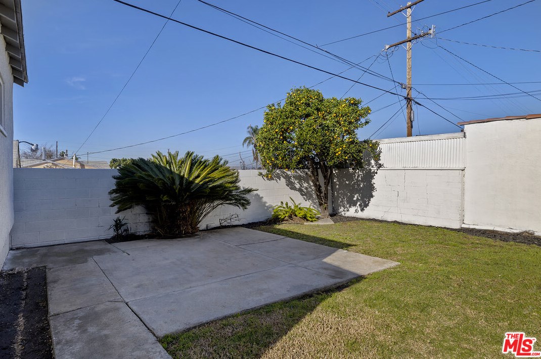 9237 Harvard Blvd, Los Angeles CA  90047-3802 exterior