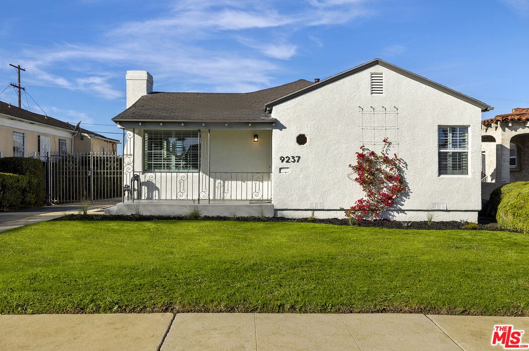 9237 Harvard Blvd, Los Angeles CA  90047-3802 exterior