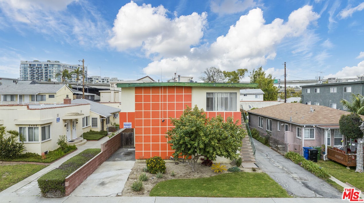 2490 Corinth Ave, Los Angeles CA  90064-3037 exterior