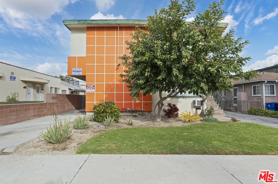 2490 Corinth Ave, Los Angeles CA  90064-3037 exterior