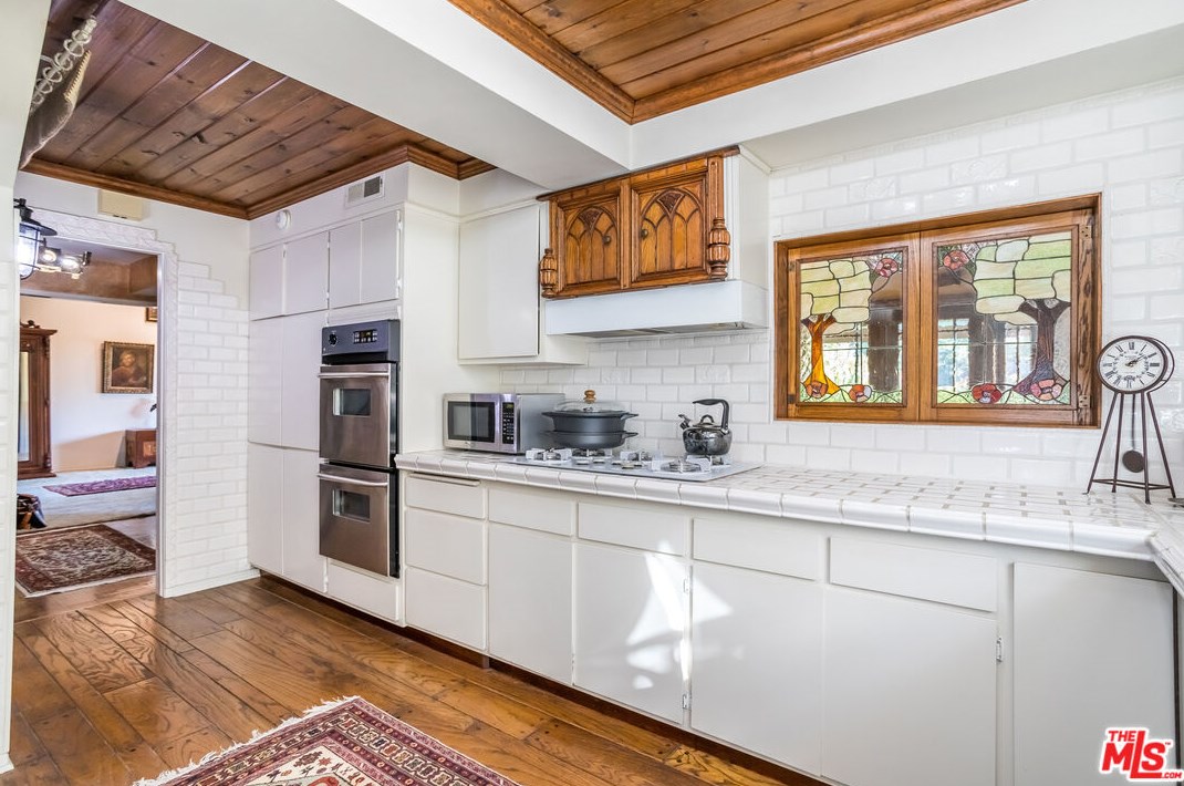 10825 Savona Rd, Los Angeles CA  90077-2306 exterior