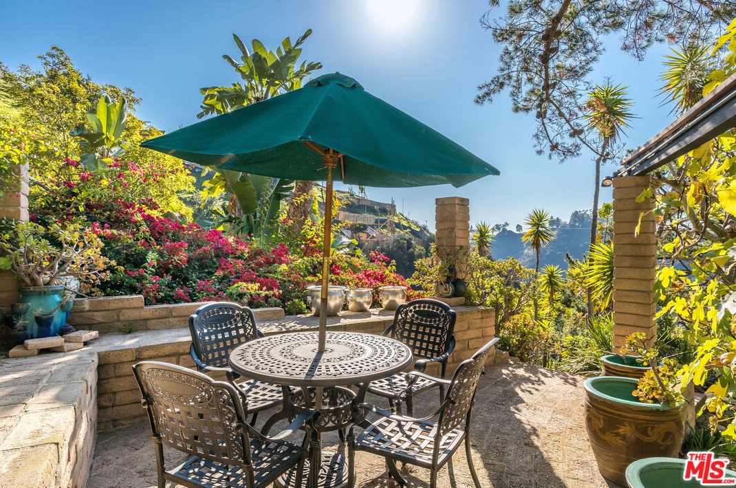 10825 Savona Rd, Los Angeles CA  90077-2306 exterior