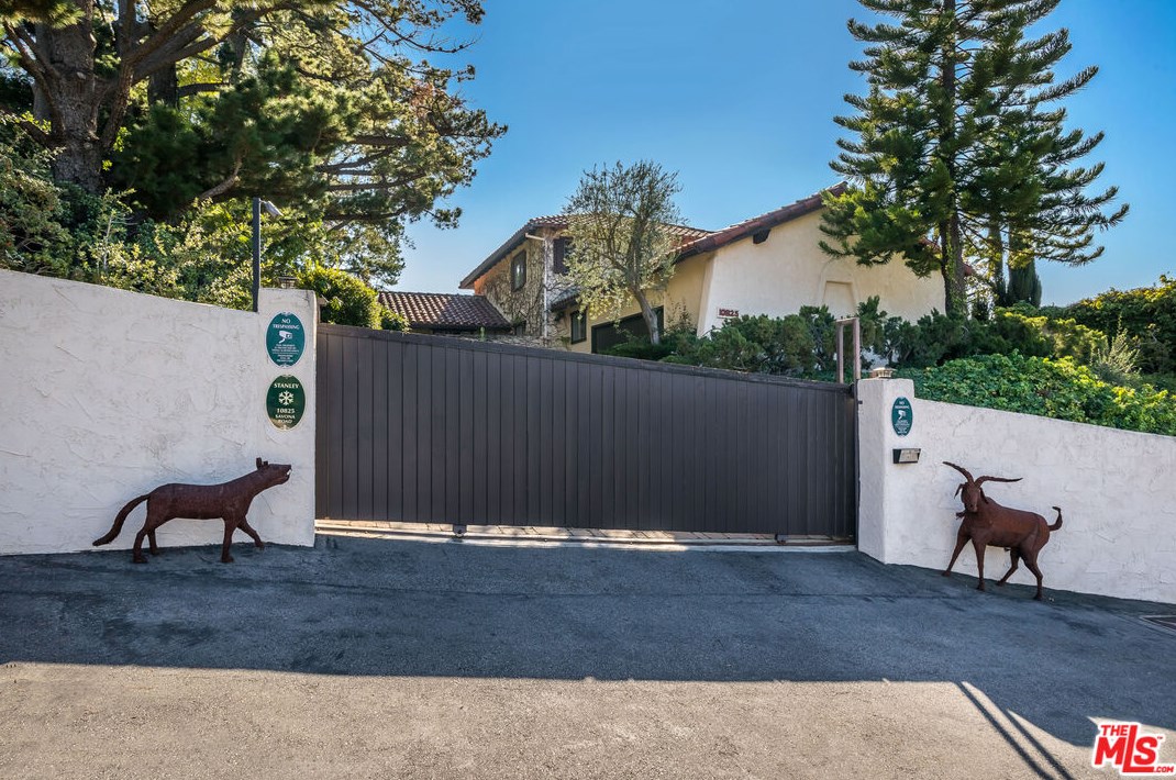 10825 Savona Rd, Los Angeles CA  90077-2306 exterior