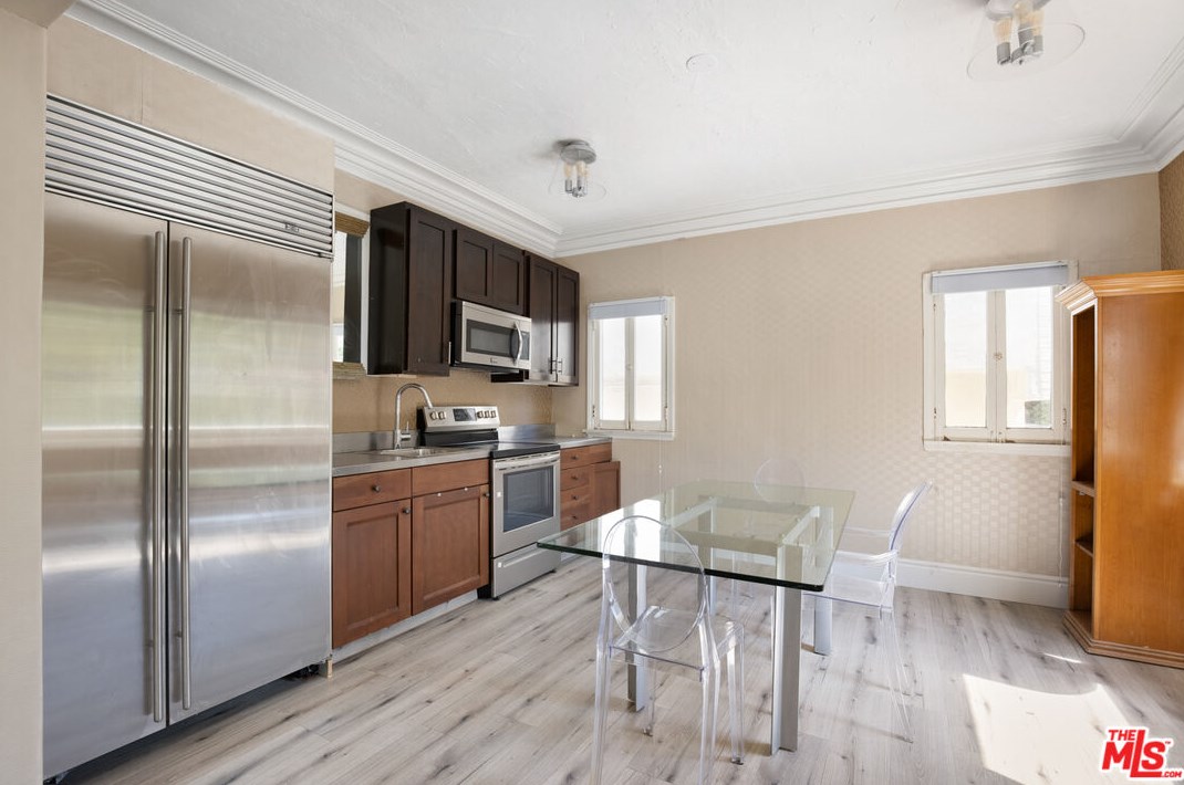 7301 Fountain Ave, Los Angeles CA  90046-5611 exterior