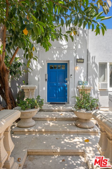 7301 Fountain Ave, Los Angeles CA  90046-5611 exterior