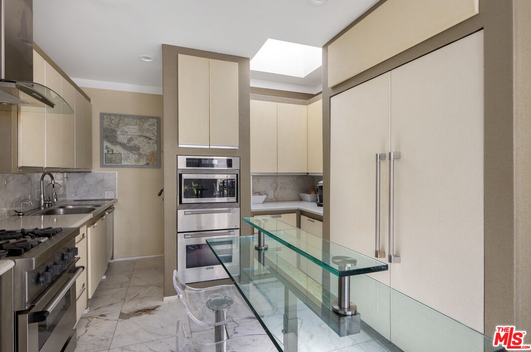 7301 Fountain Ave, Los Angeles CA  90046-5611 exterior