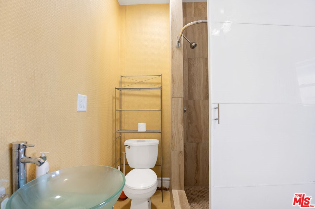 7301 Fountain Ave, Los Angeles CA  90046-5611 exterior