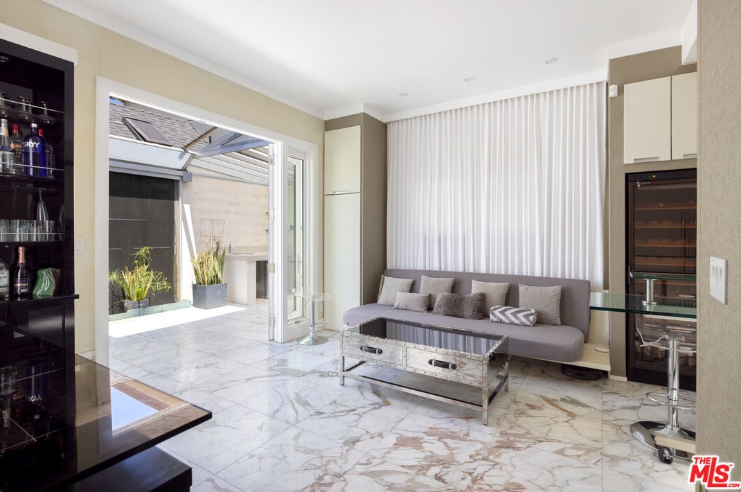 7301 Fountain Ave, Los Angeles CA  90046-5611 exterior