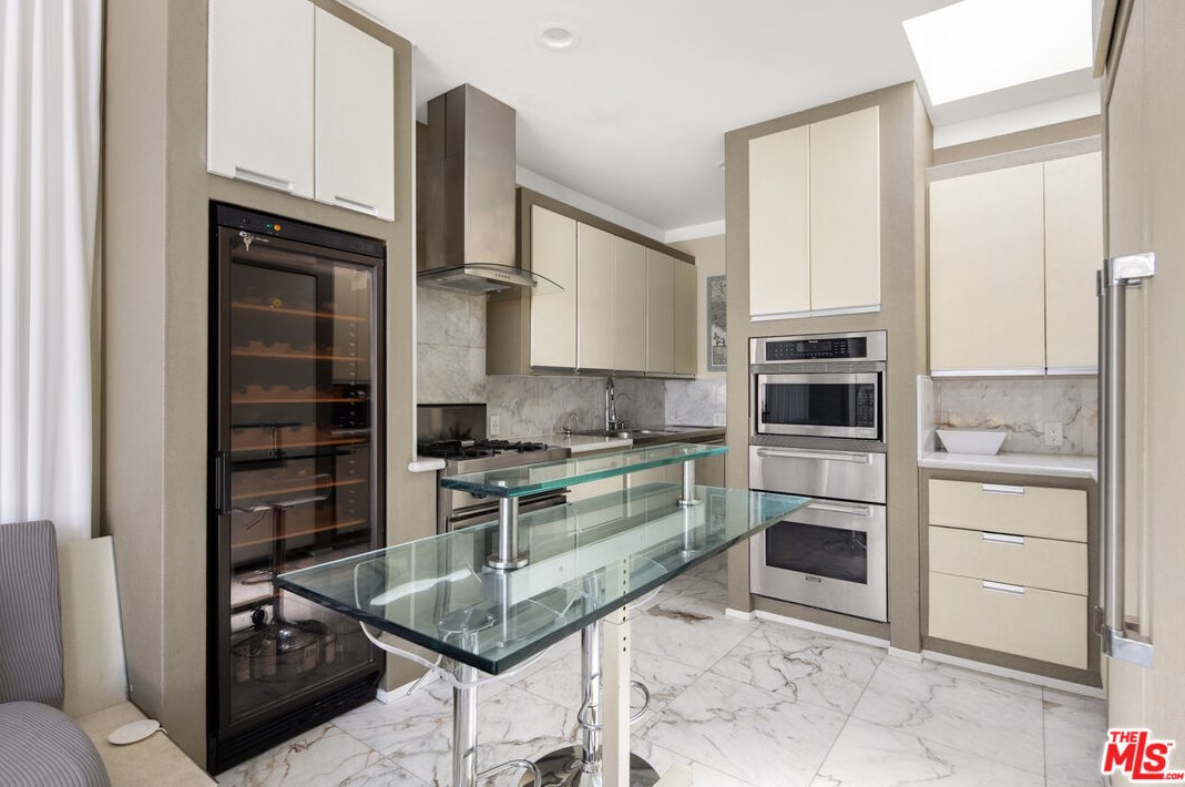 7301 Fountain Ave, Los Angeles CA  90046-5611 exterior