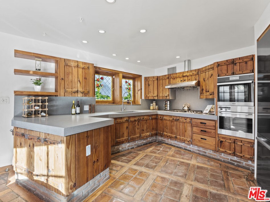 8888 Appian Way, Los Angeles CA  90046-7735 exterior