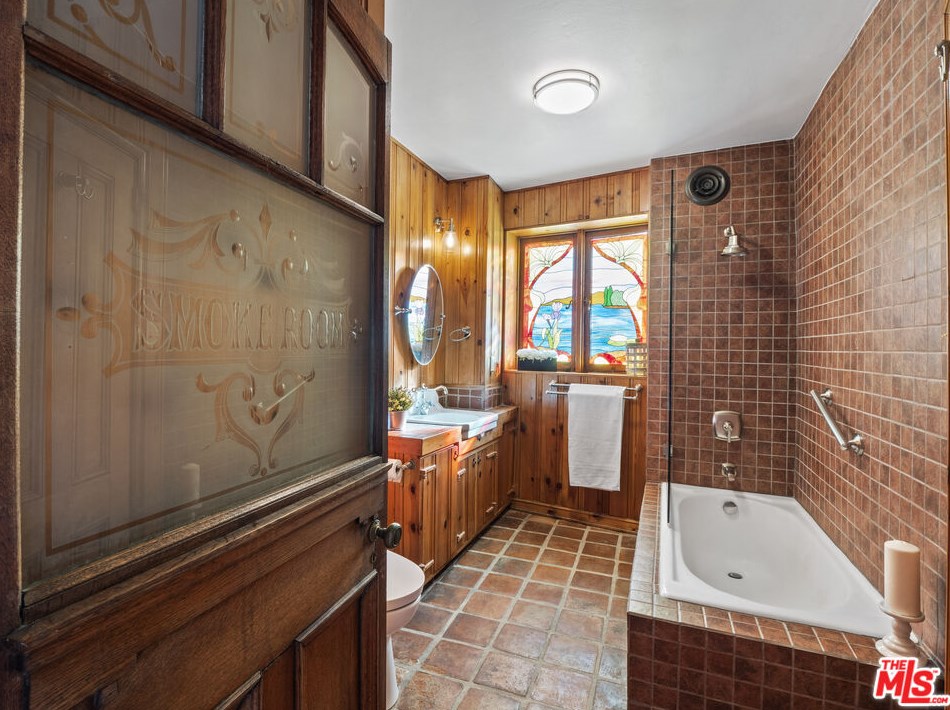 8888 Appian Way, Los Angeles CA  90046-7735 exterior