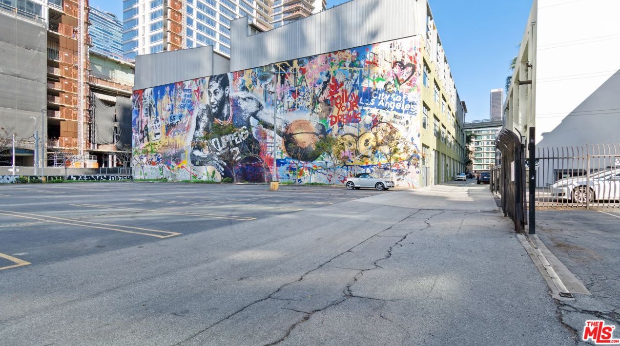 1130 Flower St, Los Angeles CA  90015-2139 exterior