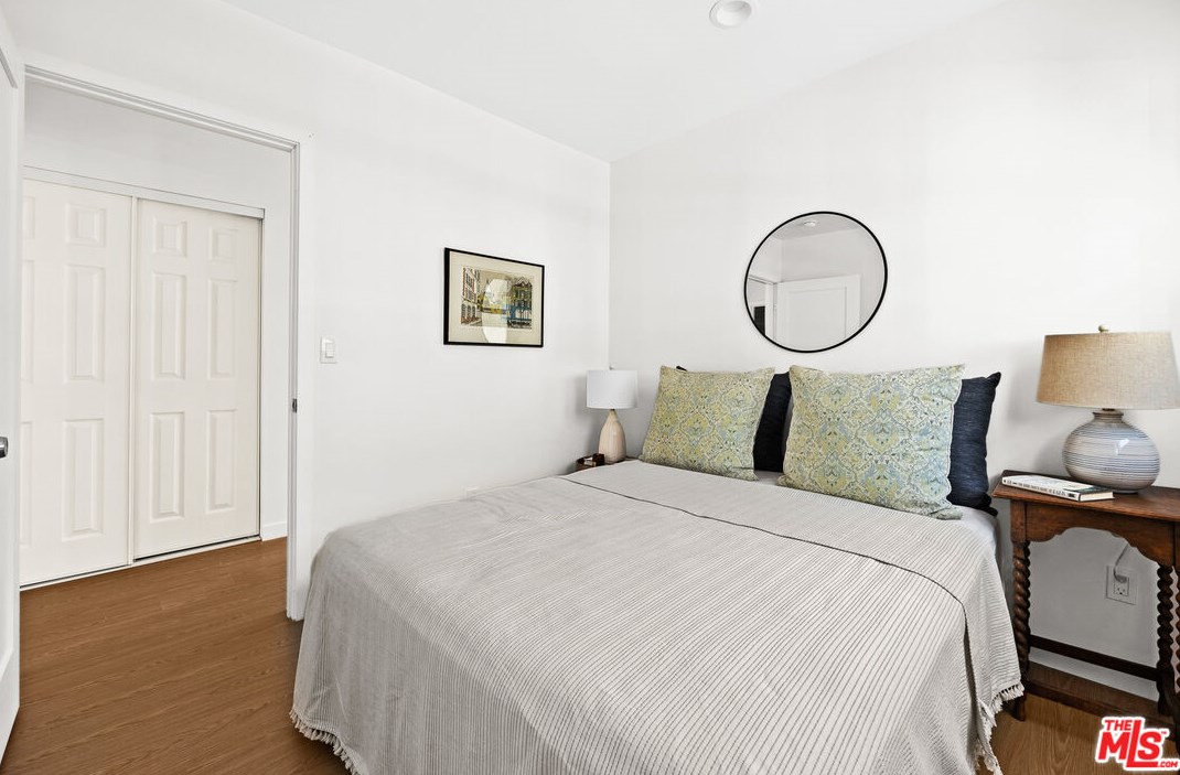 2819 3rd Ave, Los Angeles CA  90018-2941 exterior