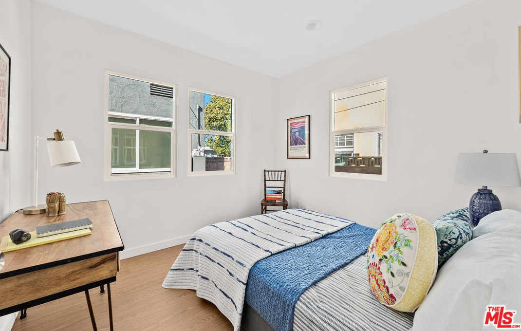 2819 3rd Ave, Los Angeles CA  90018-2941 exterior