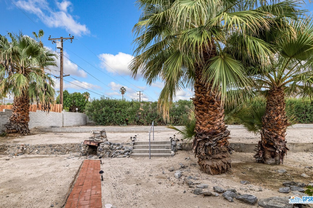 68433 San Jacinto Rd, Cathedral City CA  92234-7702 exterior